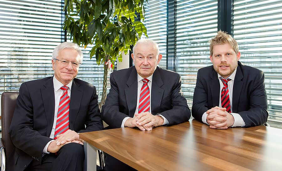 Der Aufsichtsrat von Team3+ besteht aus den drei Mitgliedern Dr. Günther Beckstein, Prof. Dr. Karl-Dieter Grüske und Roman Rackwitz.